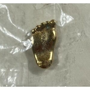 Vintage Gold Tone Footprint Lapel Pin Union Made USA Footprints in the Sand